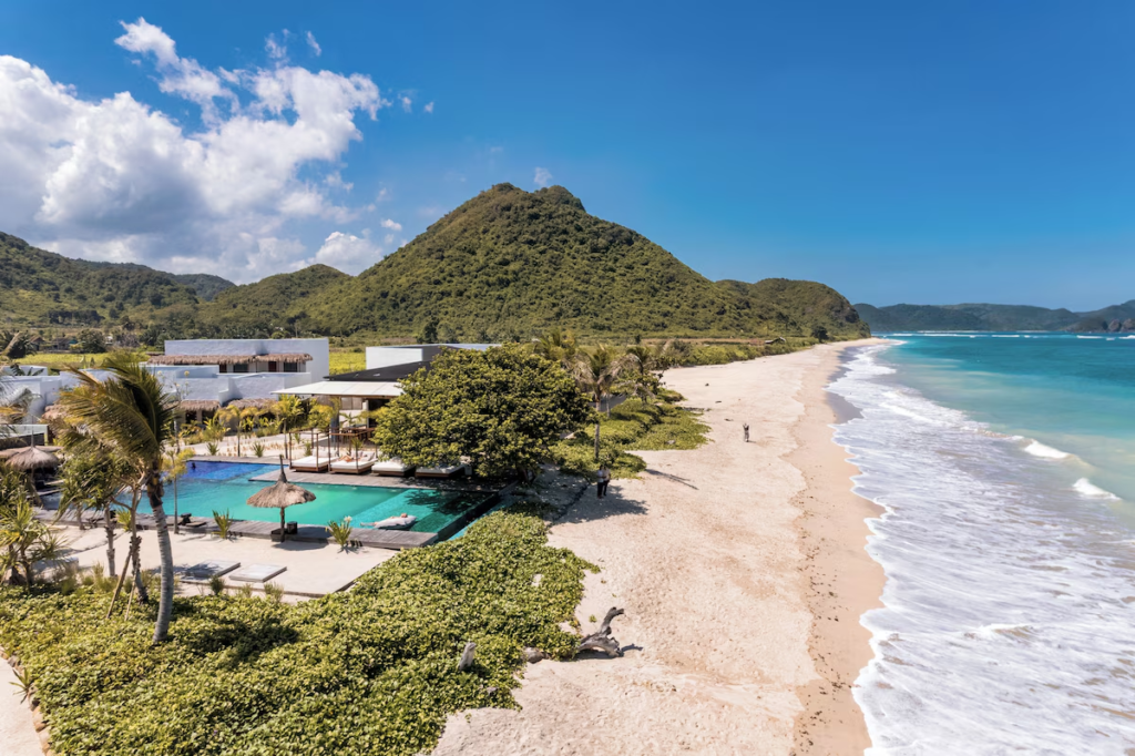 Amber beachside resort - beachfront section showing the beautiful turquoise water of the beach